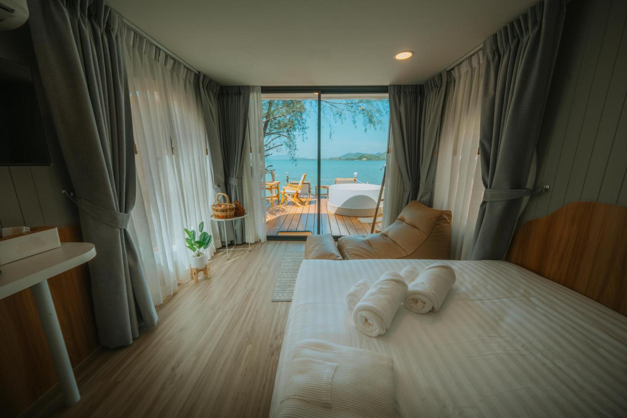 Sea Sand See Sky Beach Front Resort Phuket Dış mekan fotoğraf