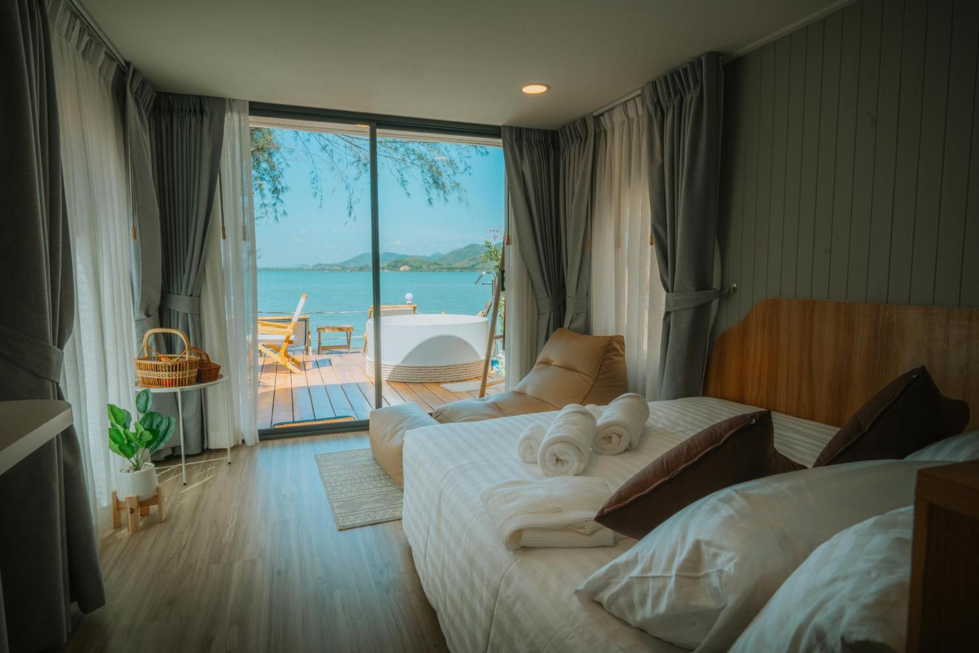 Sea Sand See Sky Beach Front Resort Phuket Dış mekan fotoğraf
